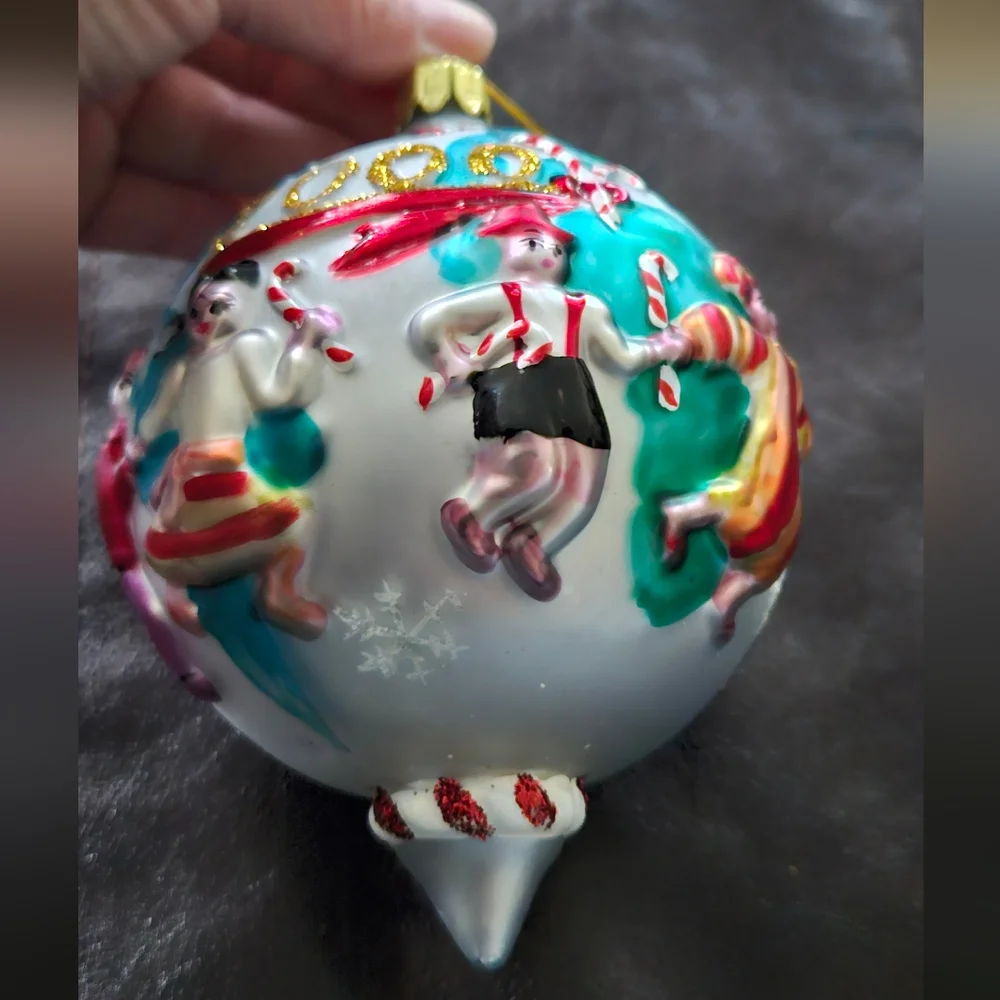 N/A world theme